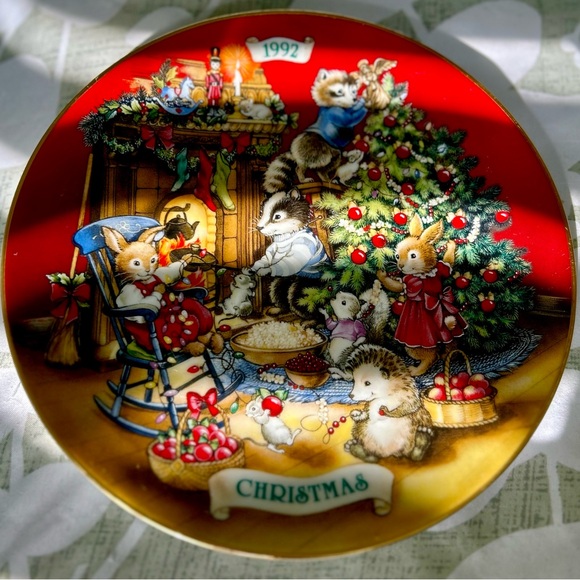 Vintage Wildlife Critter 1992 Christmas Wall Hanging Plate Festive Holiday Art - Picture 3 of 6